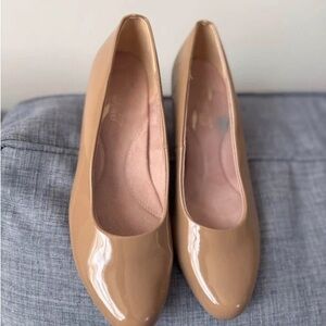 Chic Tan Women's Heels